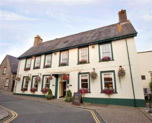 The George Hotel Wetherspoon Брекон Экстерьер фото