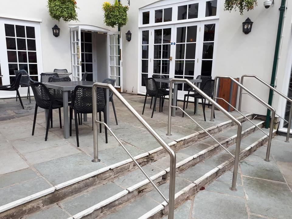 The George Hotel Wetherspoon Брекон Экстерьер фото
